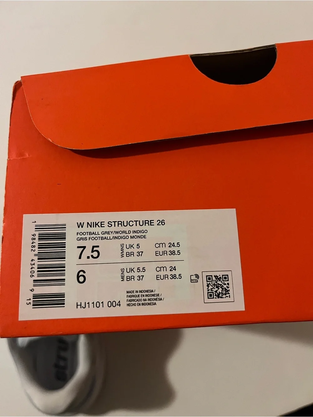 Nike Women’s Light Gray & Navy Running Sneakers